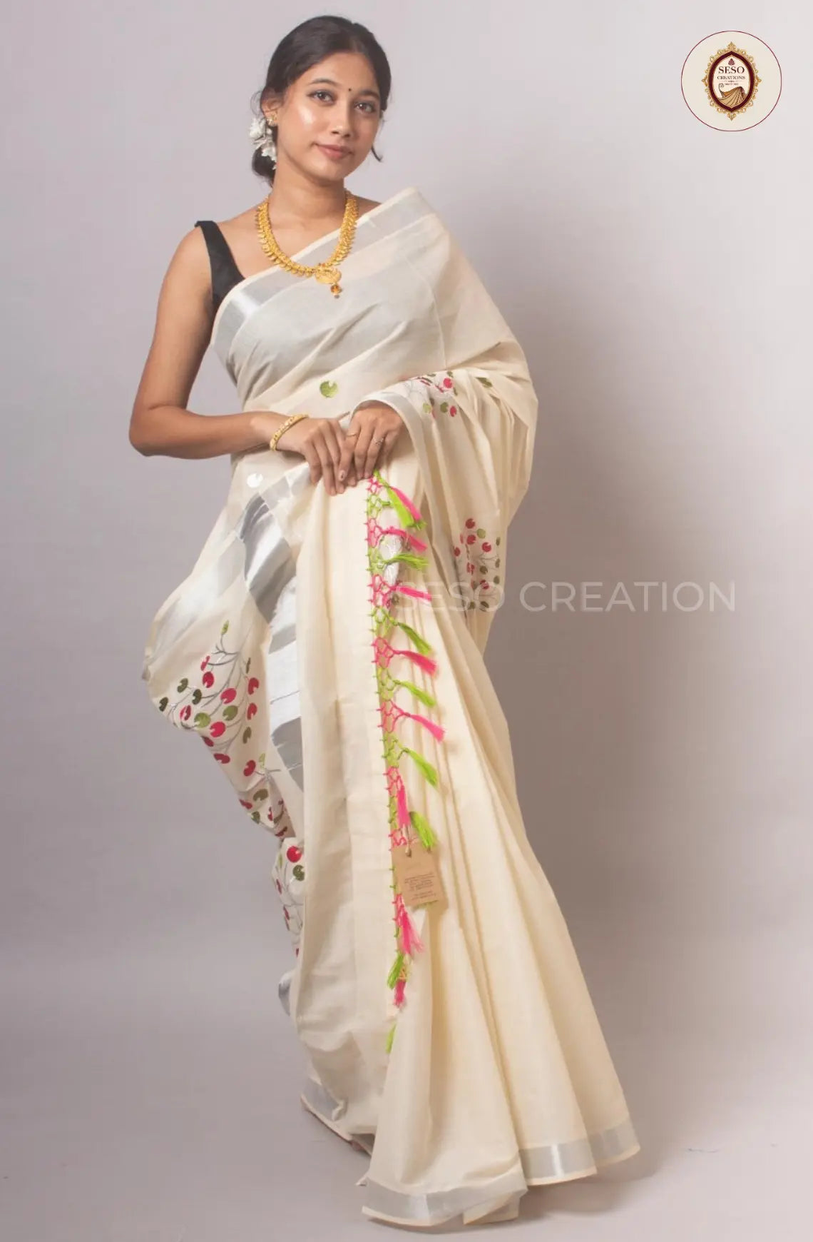 Kerala Cotton Floral Embroidered Saree - Off White